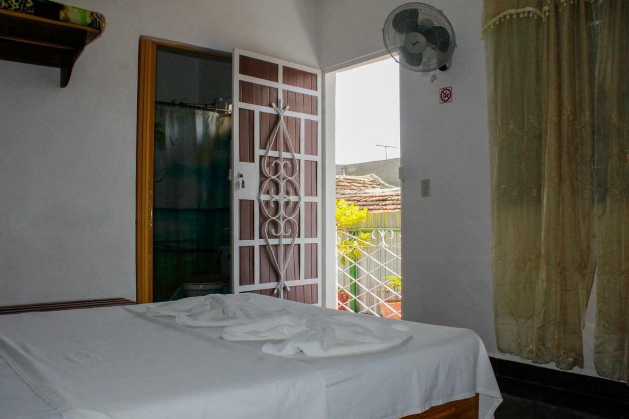 Hostal Almaguer Apartment Cienfuegos Bagian luar foto