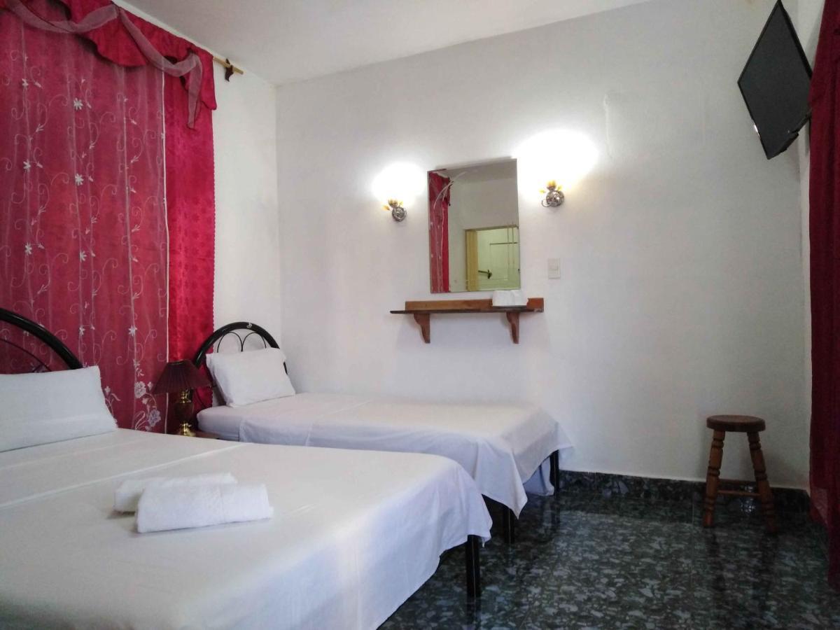 Hostal Almaguer Apartment Cienfuegos Bagian luar foto